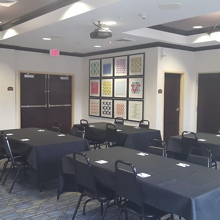 Holiday Inn Express Hotel & Suites Tampa-Usf-Busch Gardens By Ihg Ngoại thất bức ảnh