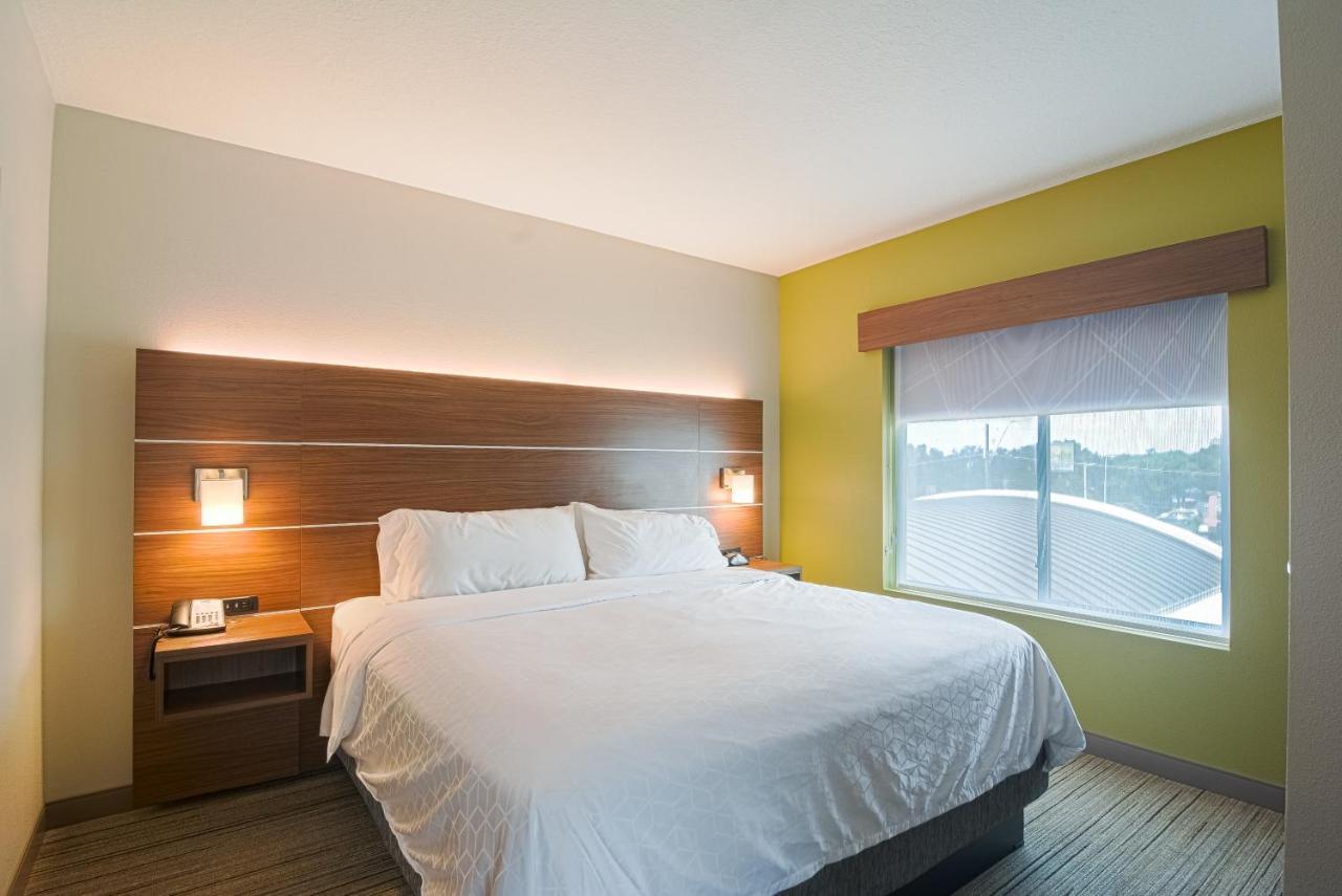 Holiday Inn Express Hotel & Suites Tampa-Usf-Busch Gardens By Ihg Ngoại thất bức ảnh