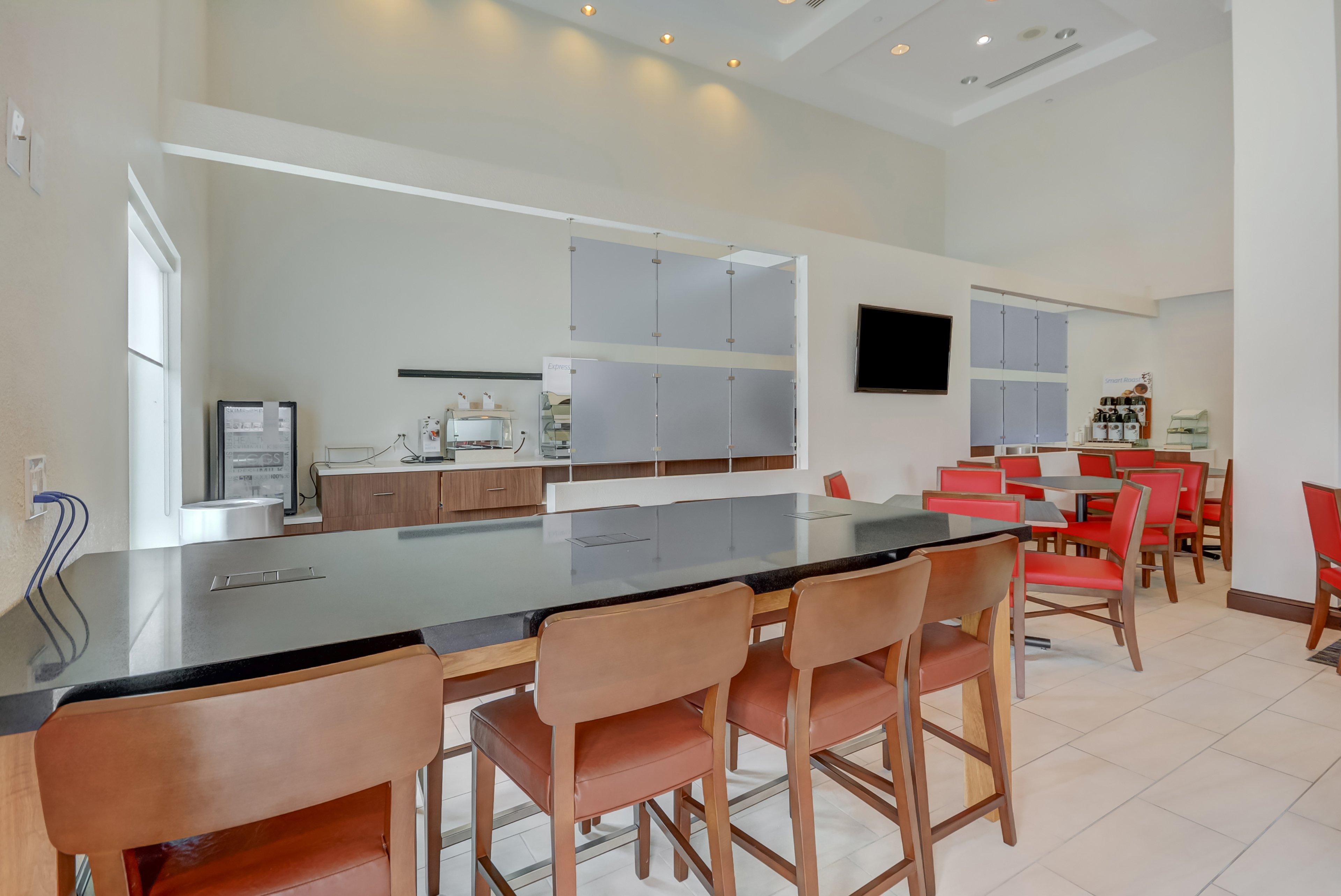 Holiday Inn Express Hotel & Suites Tampa-Usf-Busch Gardens By Ihg Ngoại thất bức ảnh