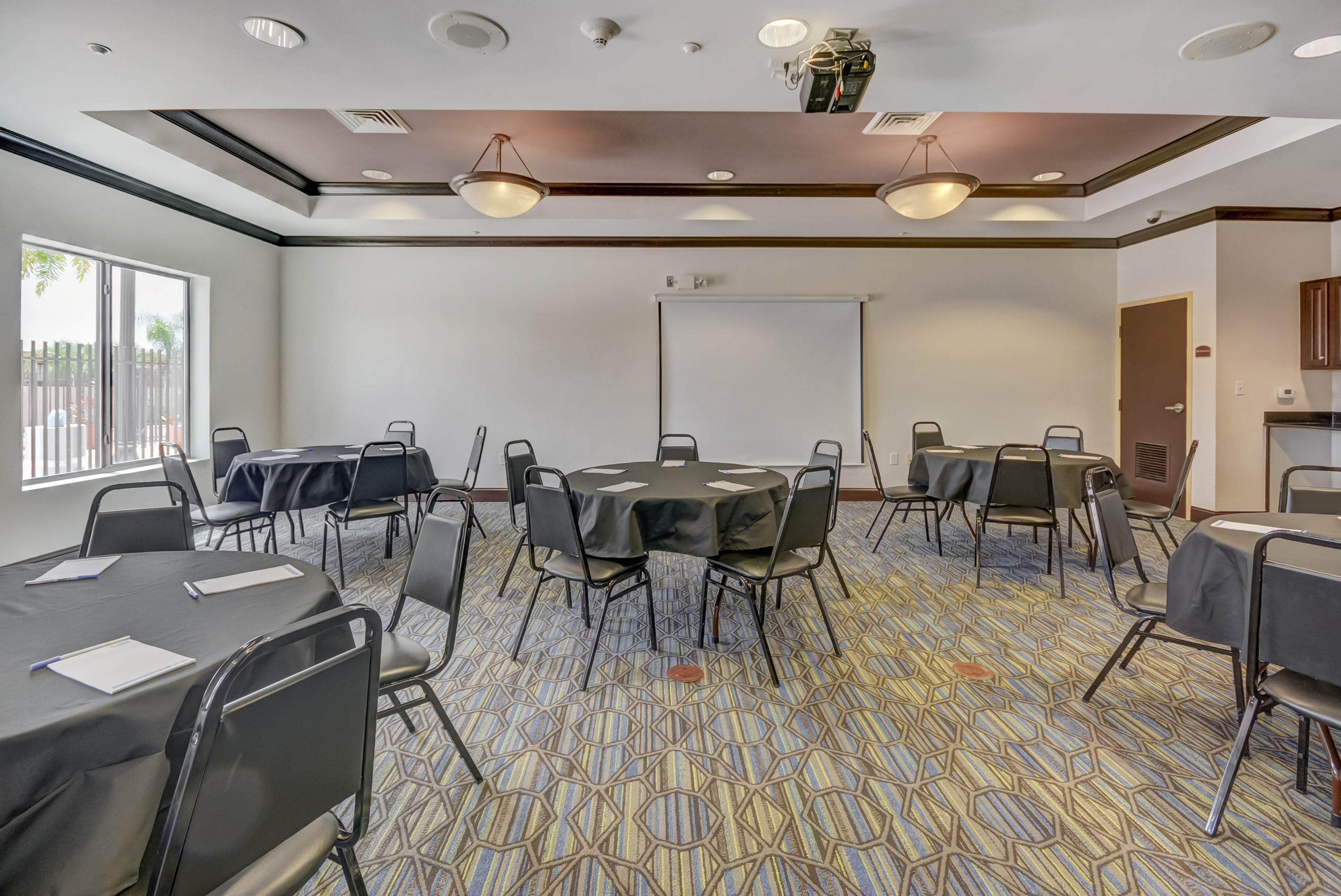 Holiday Inn Express Hotel & Suites Tampa-Usf-Busch Gardens By Ihg Ngoại thất bức ảnh