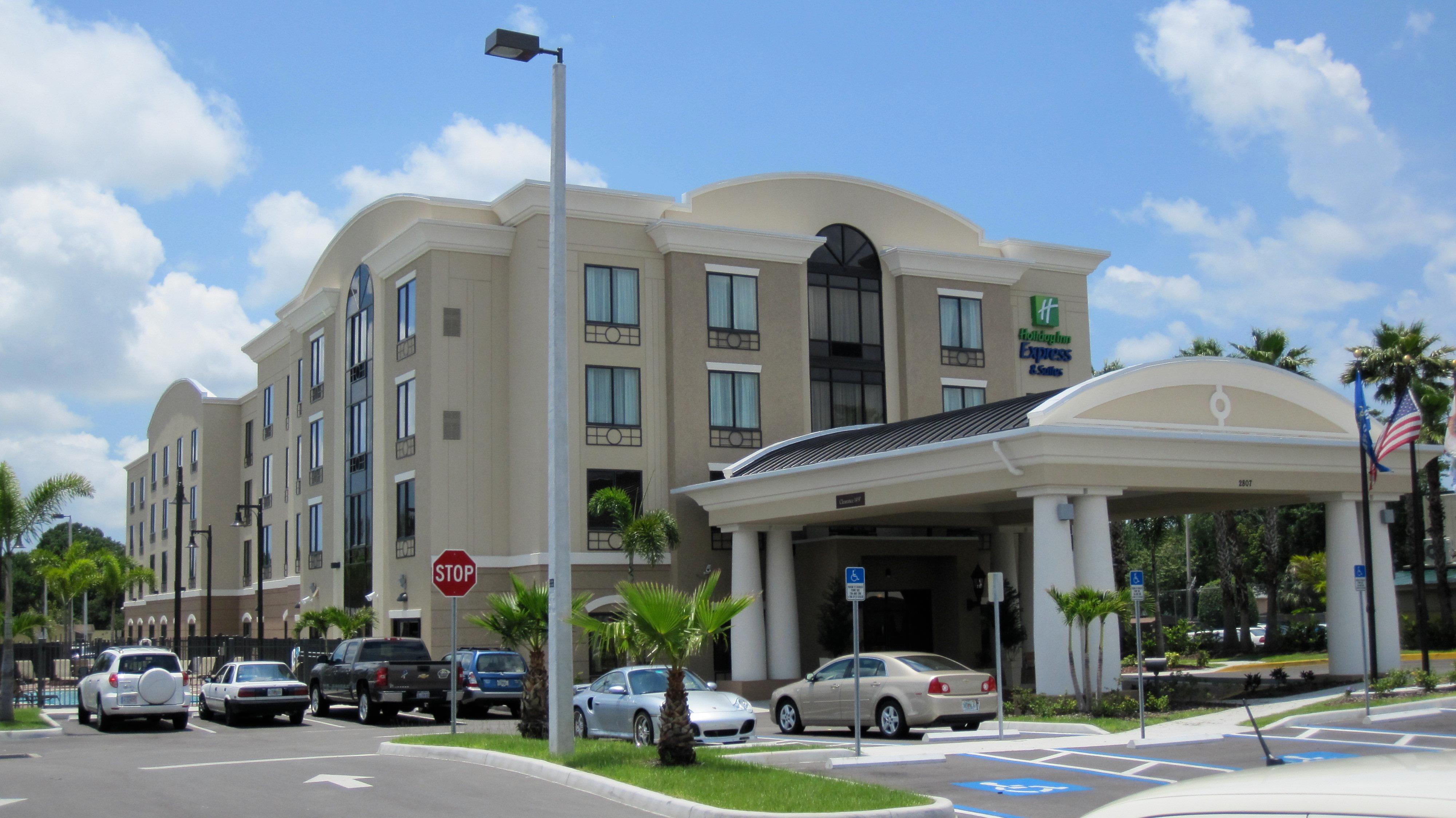 Holiday Inn Express Hotel & Suites Tampa-Usf-Busch Gardens By Ihg Ngoại thất bức ảnh