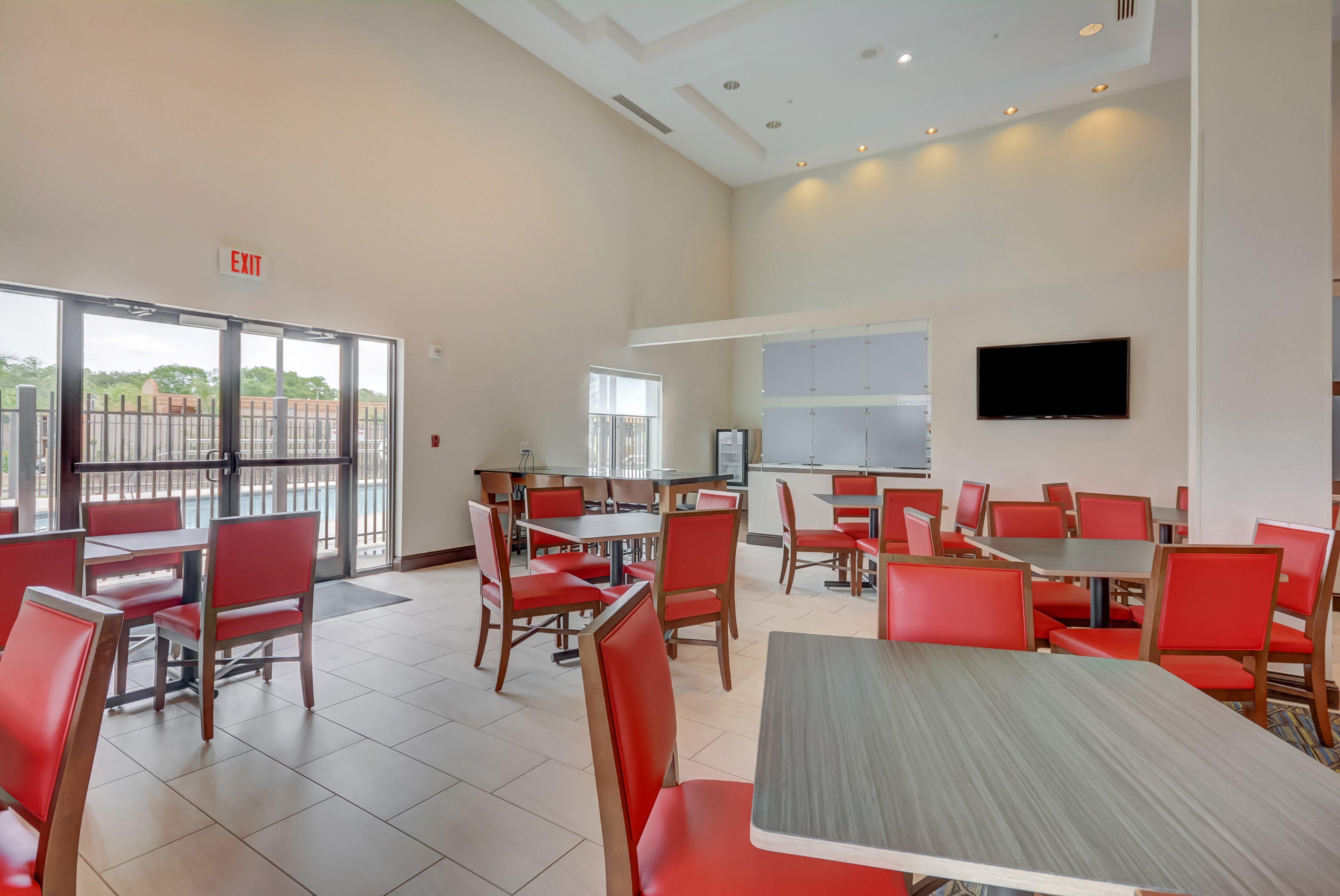 Holiday Inn Express Hotel & Suites Tampa-Usf-Busch Gardens By Ihg Ngoại thất bức ảnh