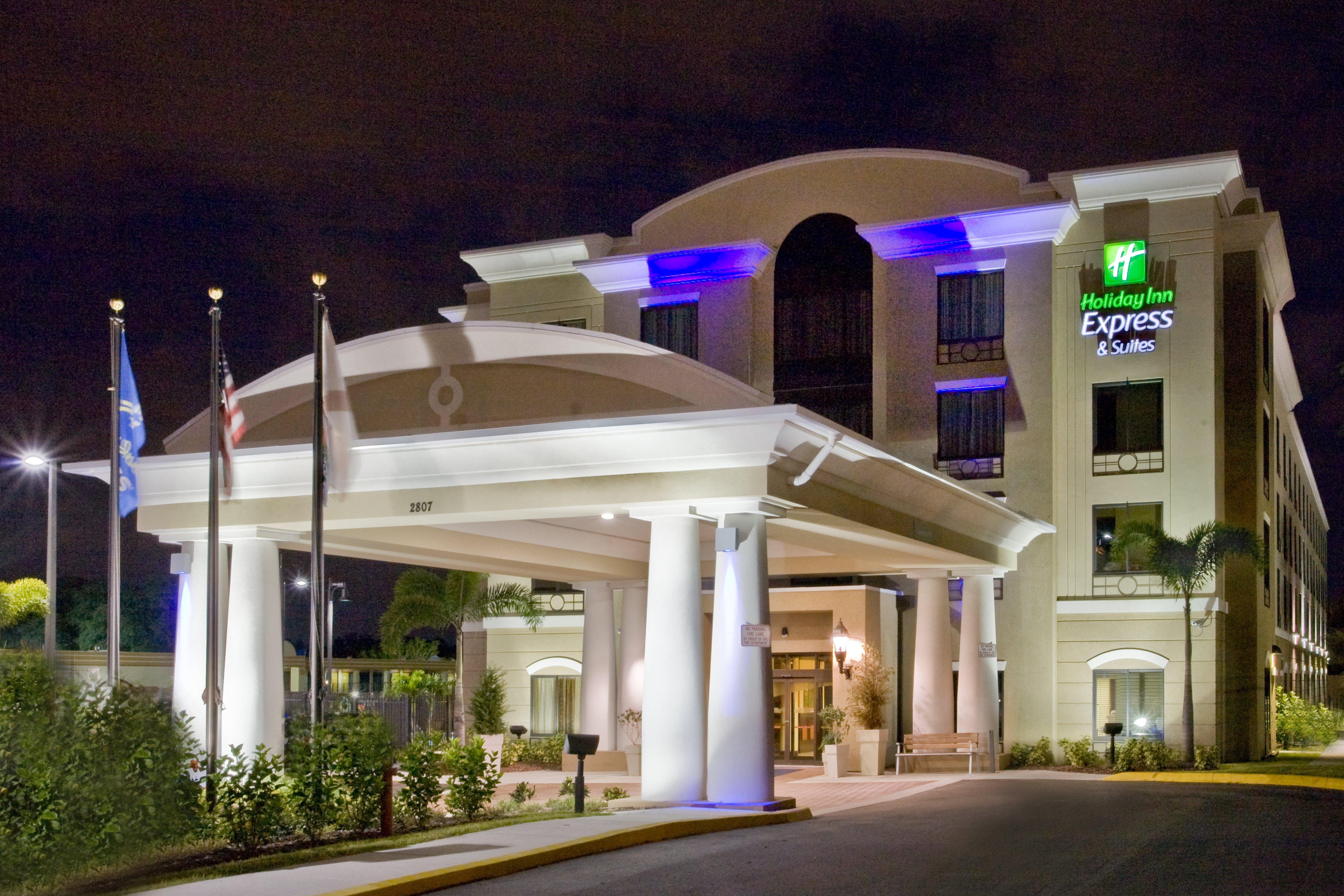Holiday Inn Express Hotel & Suites Tampa-Usf-Busch Gardens By Ihg Ngoại thất bức ảnh