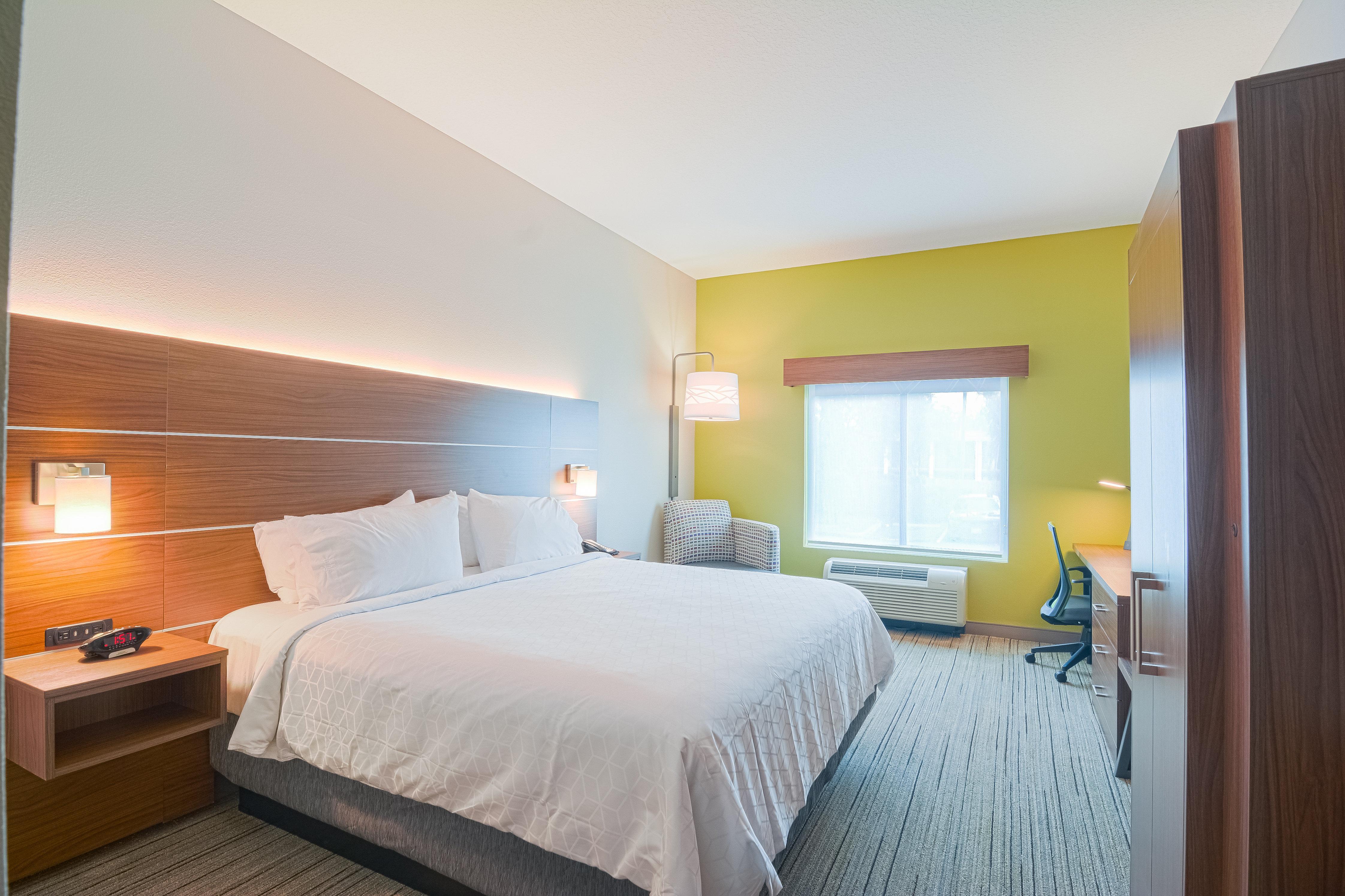 Holiday Inn Express Hotel & Suites Tampa-Usf-Busch Gardens By Ihg Ngoại thất bức ảnh
