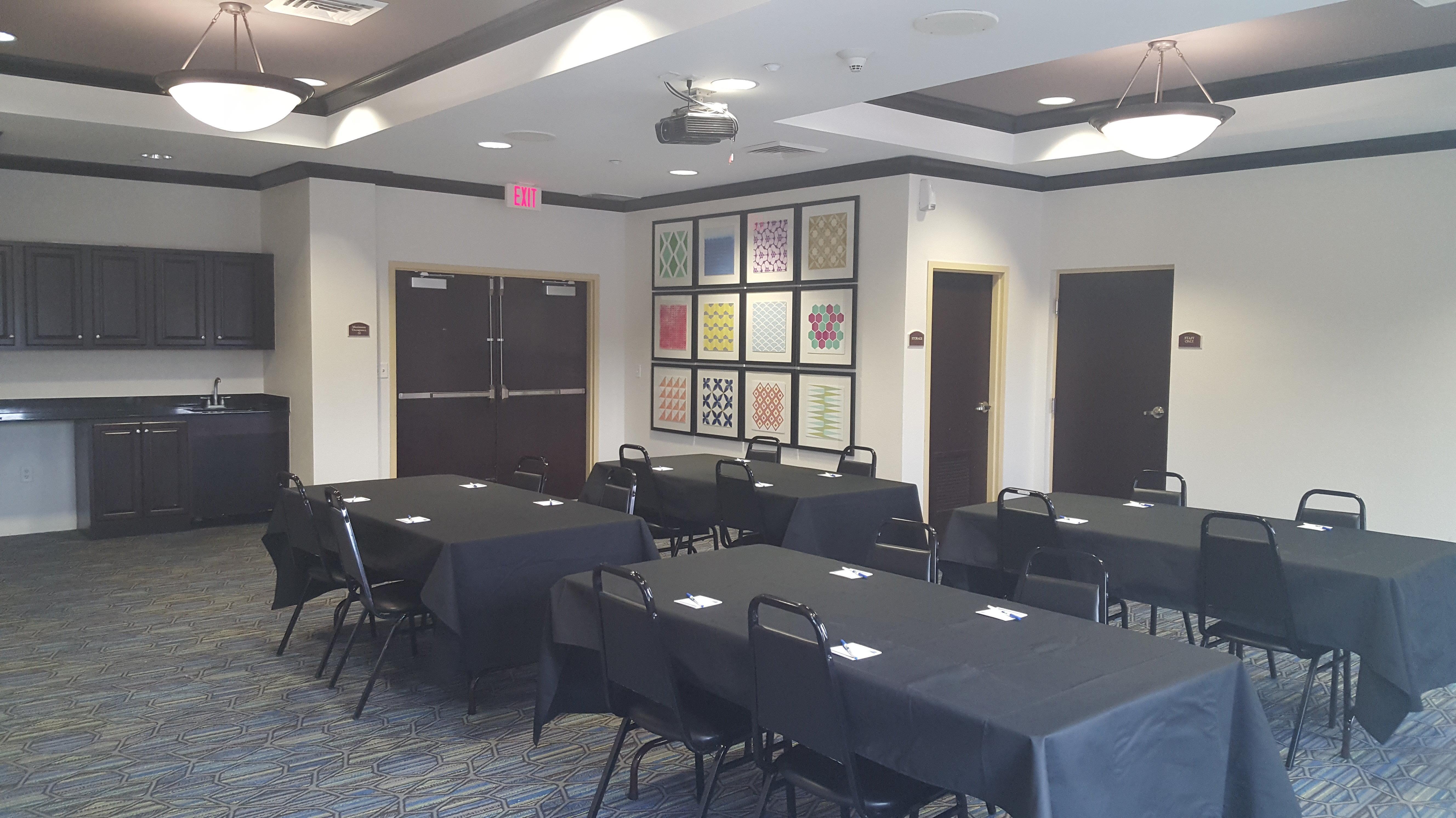 Holiday Inn Express Hotel & Suites Tampa-Usf-Busch Gardens By Ihg Ngoại thất bức ảnh
