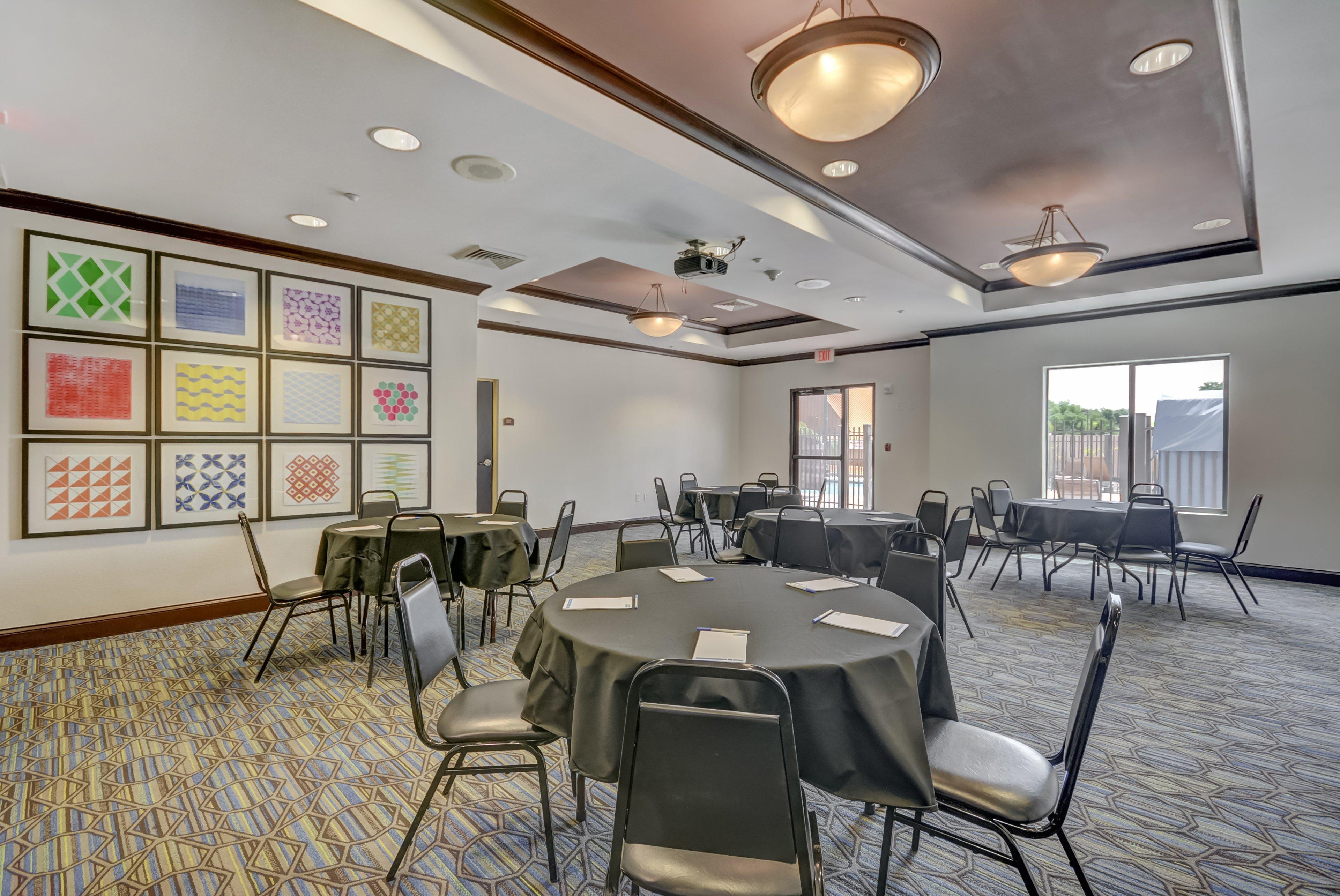 Holiday Inn Express Hotel & Suites Tampa-Usf-Busch Gardens By Ihg Ngoại thất bức ảnh