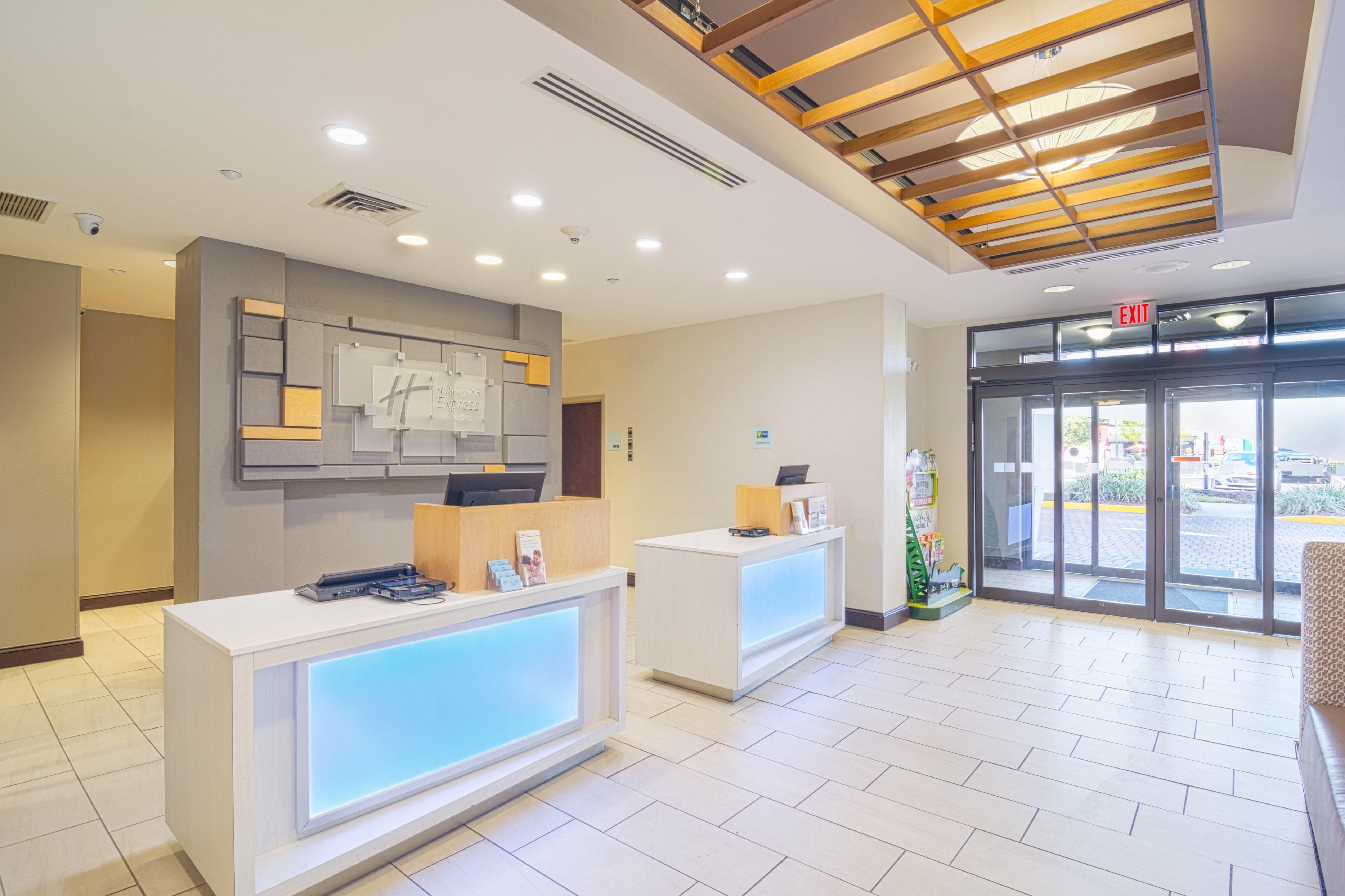Holiday Inn Express Hotel & Suites Tampa-Usf-Busch Gardens By Ihg Ngoại thất bức ảnh