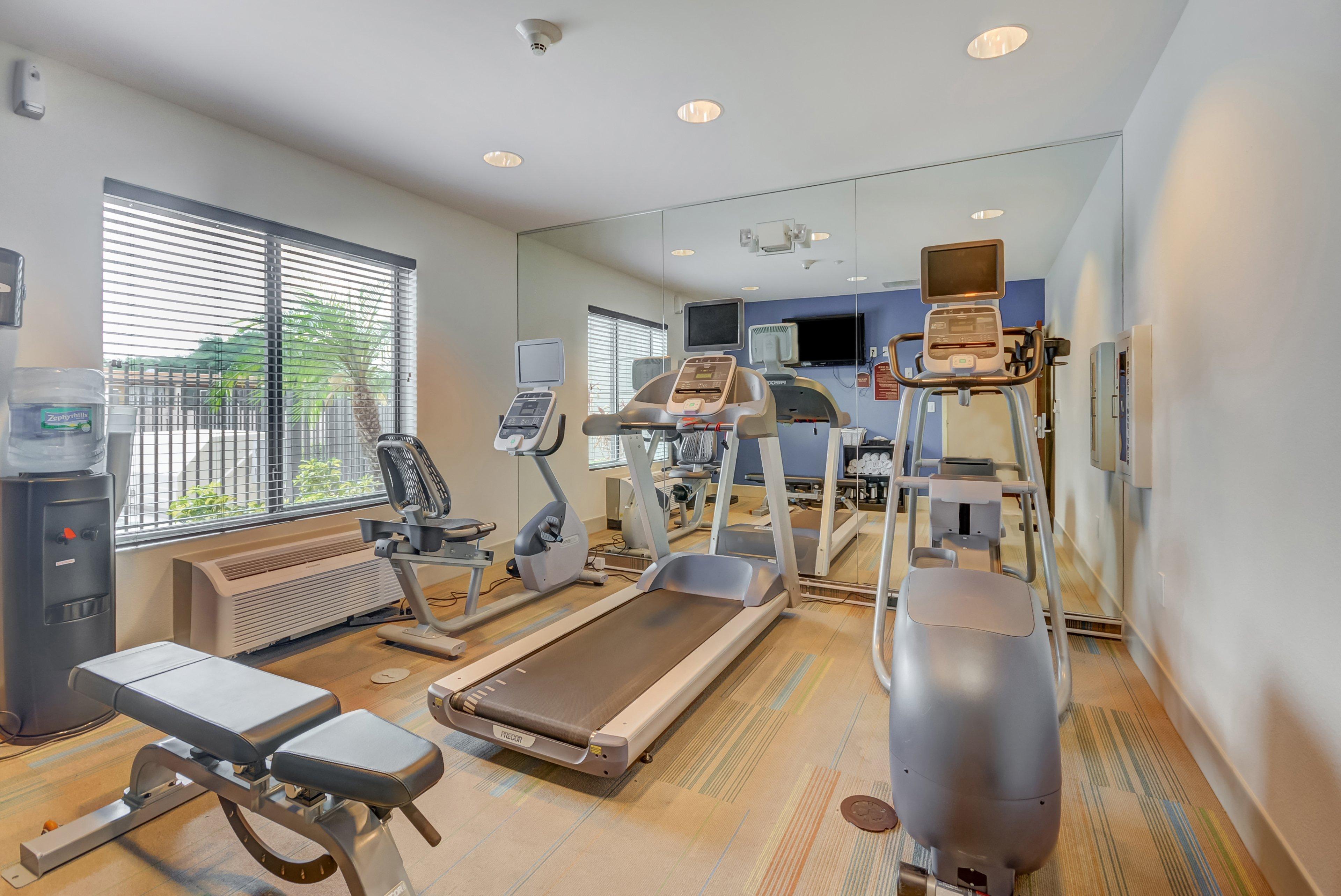 Holiday Inn Express Hotel & Suites Tampa-Usf-Busch Gardens By Ihg Ngoại thất bức ảnh