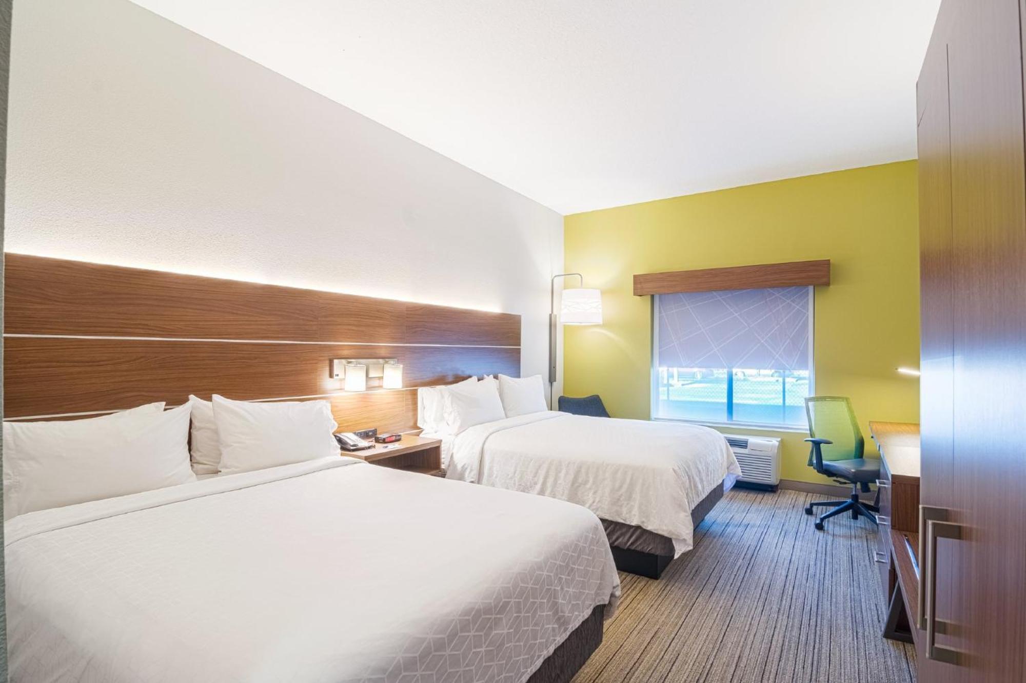Holiday Inn Express Hotel & Suites Tampa-Usf-Busch Gardens By Ihg Ngoại thất bức ảnh