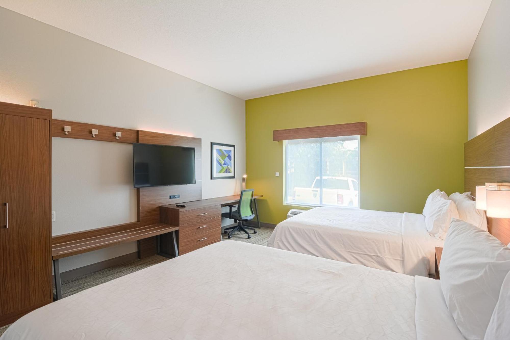 Holiday Inn Express Hotel & Suites Tampa-Usf-Busch Gardens By Ihg Ngoại thất bức ảnh