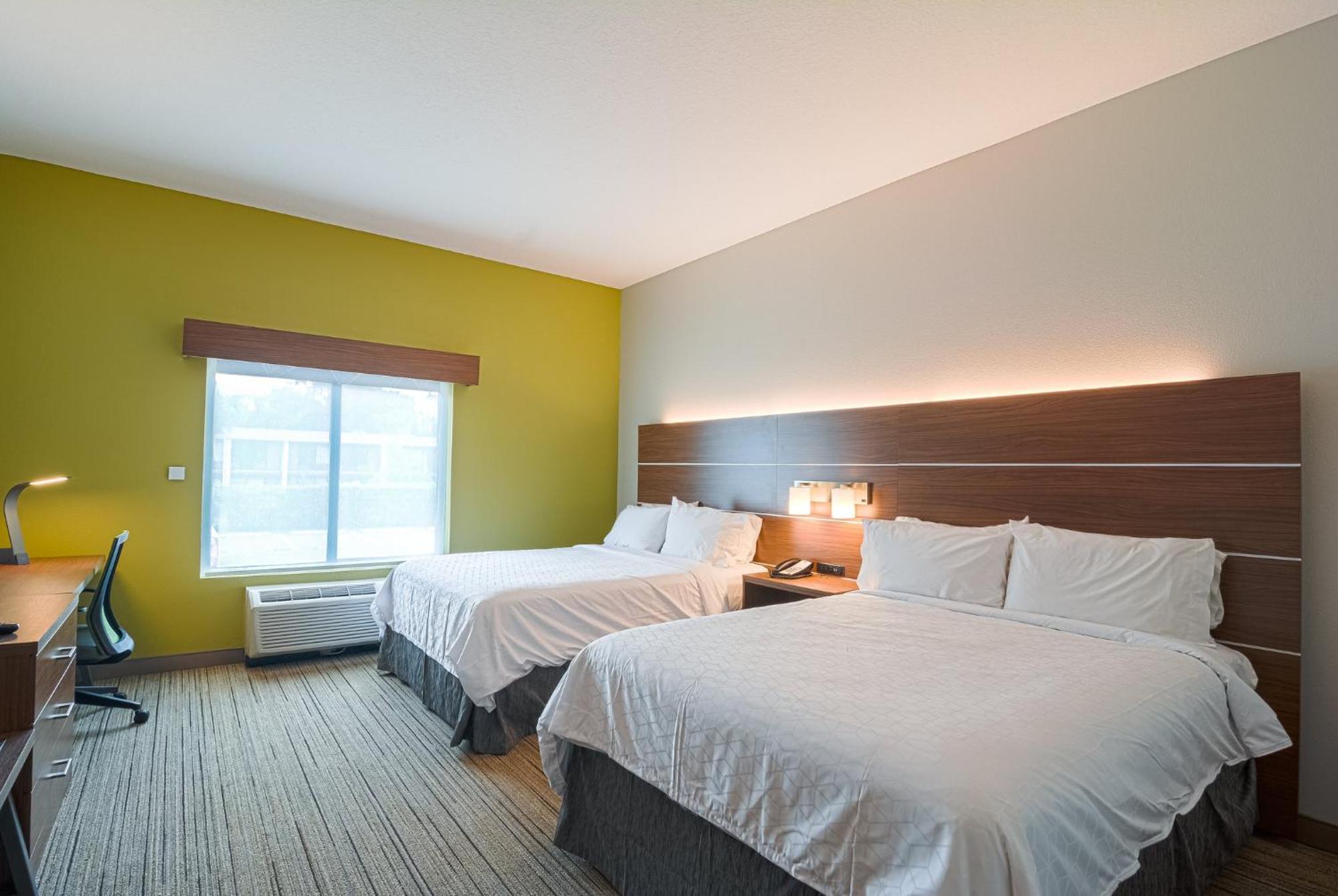 Holiday Inn Express Hotel & Suites Tampa-Usf-Busch Gardens By Ihg Ngoại thất bức ảnh