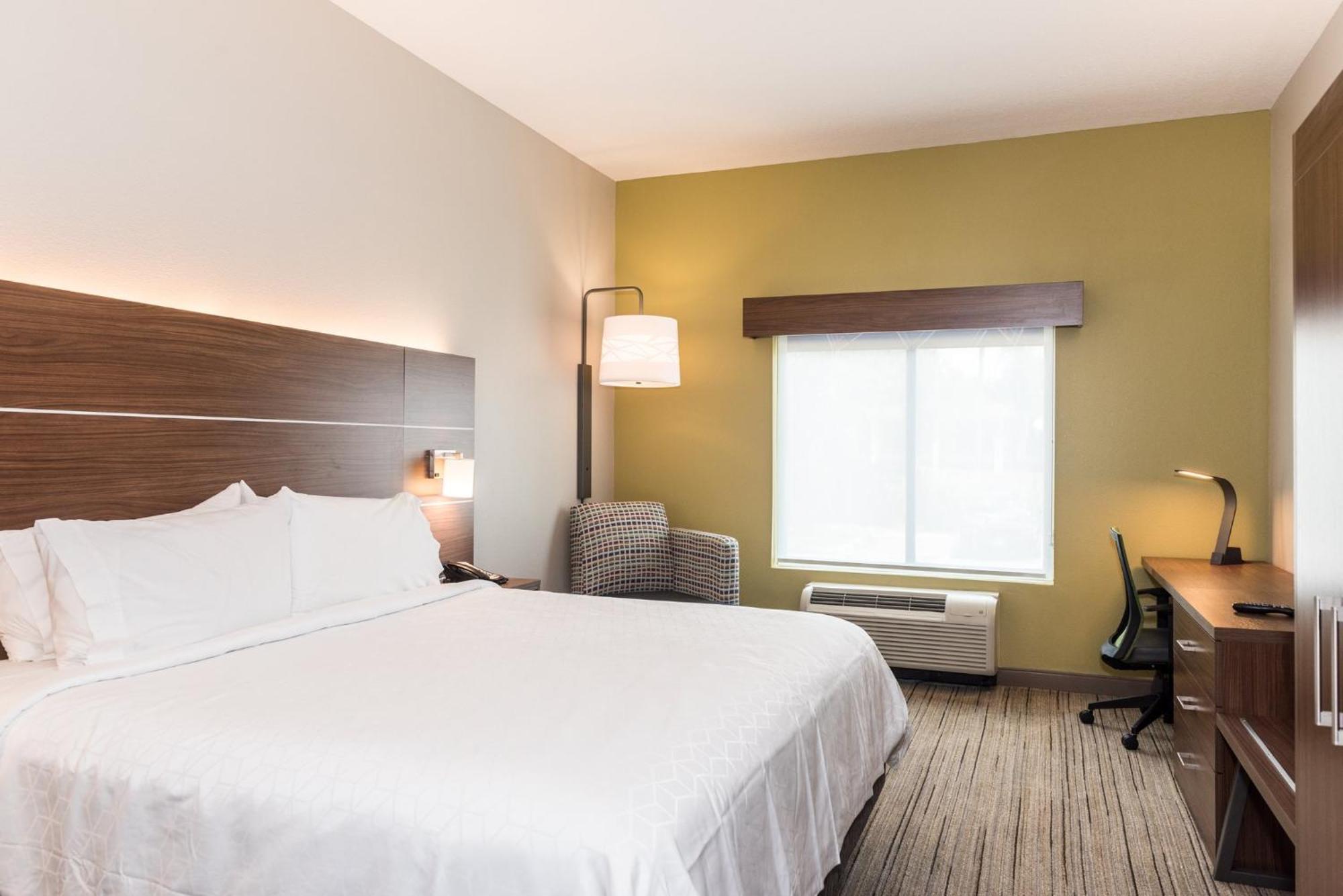 Holiday Inn Express Hotel & Suites Tampa-Usf-Busch Gardens By Ihg Ngoại thất bức ảnh