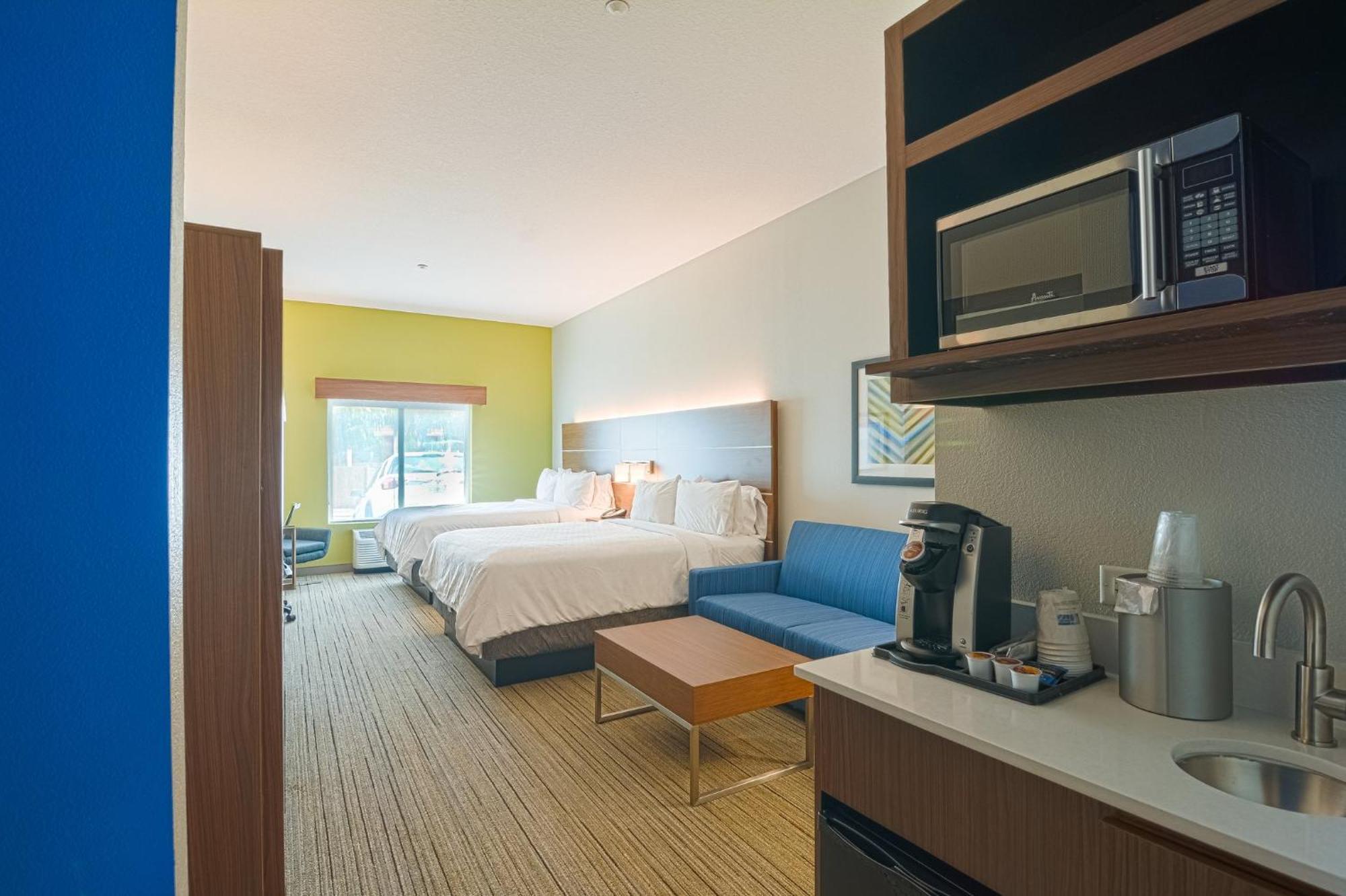 Holiday Inn Express Hotel & Suites Tampa-Usf-Busch Gardens By Ihg Ngoại thất bức ảnh
