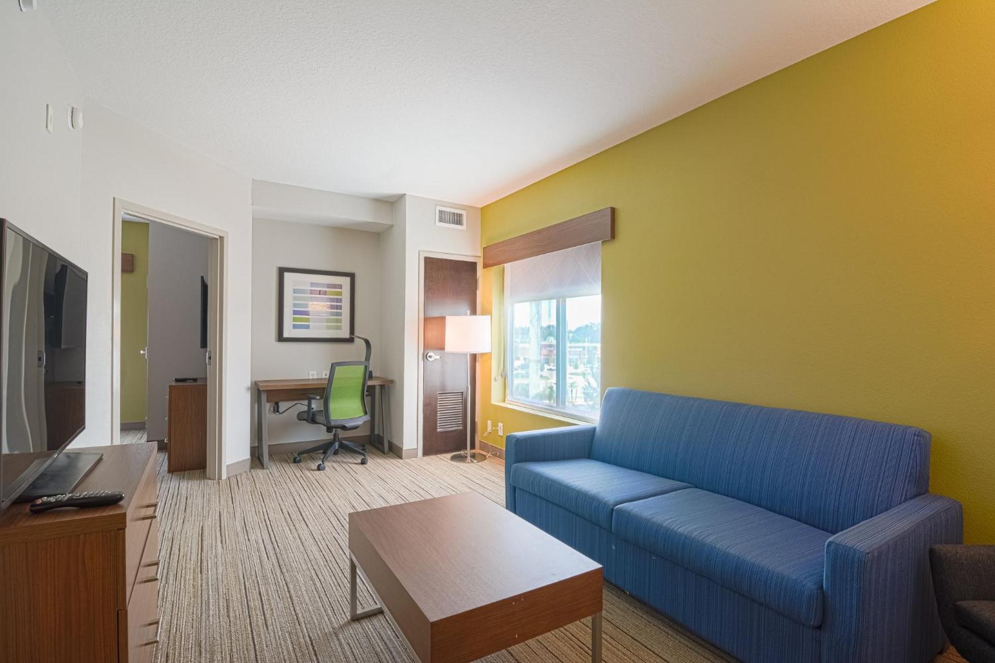 Holiday Inn Express Hotel & Suites Tampa-Usf-Busch Gardens By Ihg Ngoại thất bức ảnh