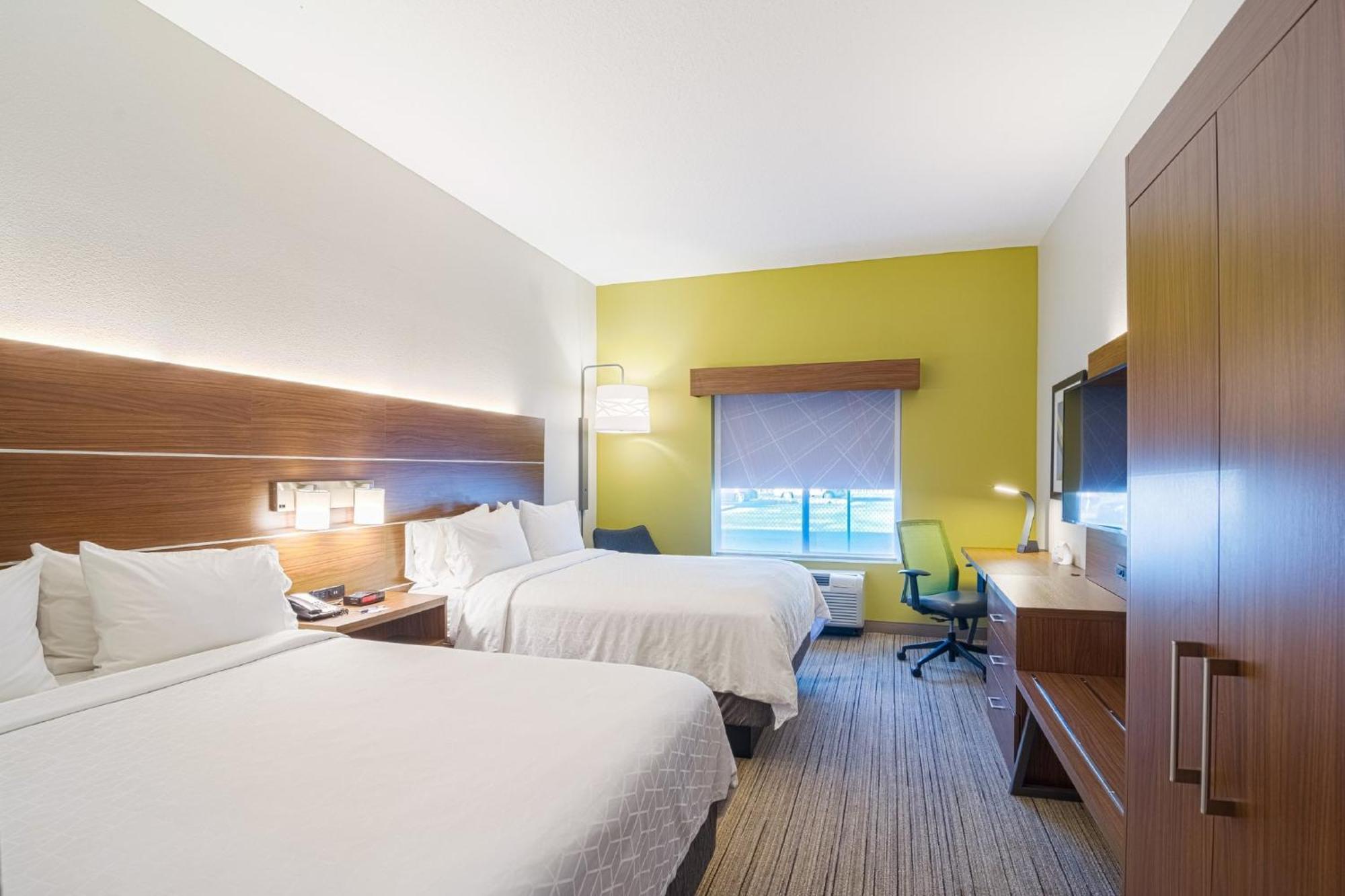 Holiday Inn Express Hotel & Suites Tampa-Usf-Busch Gardens By Ihg Ngoại thất bức ảnh