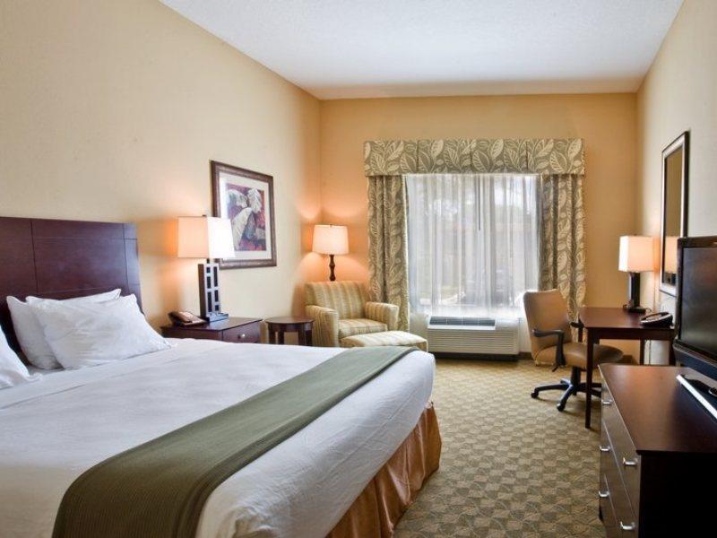 Holiday Inn Express Hotel & Suites Tampa-Usf-Busch Gardens By Ihg Ngoại thất bức ảnh