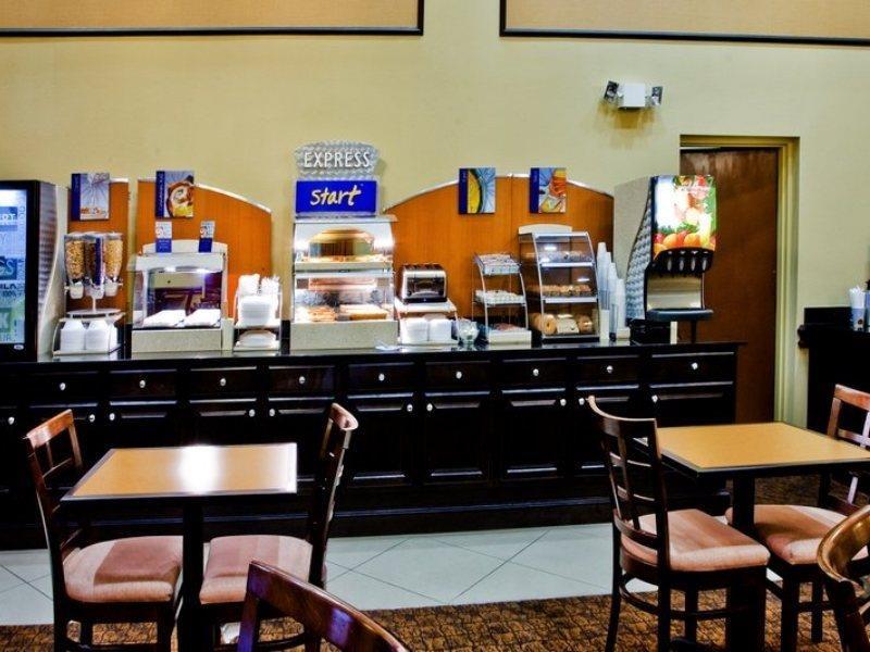 Holiday Inn Express Hotel & Suites Tampa-Usf-Busch Gardens By Ihg Ngoại thất bức ảnh