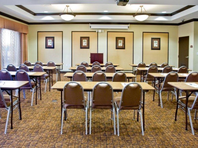 Holiday Inn Express Hotel & Suites Tampa-Usf-Busch Gardens By Ihg Ngoại thất bức ảnh