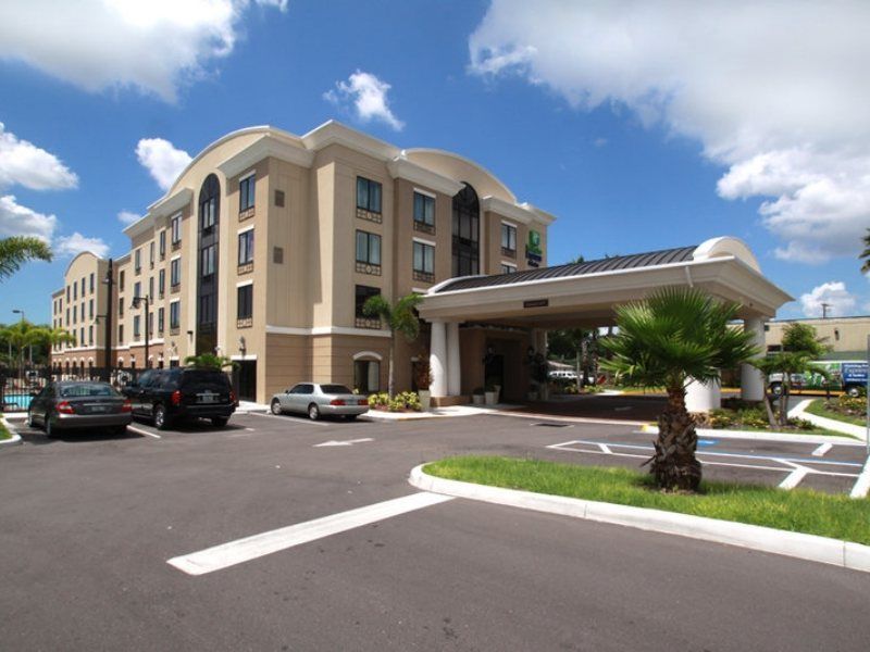 Holiday Inn Express Hotel & Suites Tampa-Usf-Busch Gardens By Ihg Ngoại thất bức ảnh