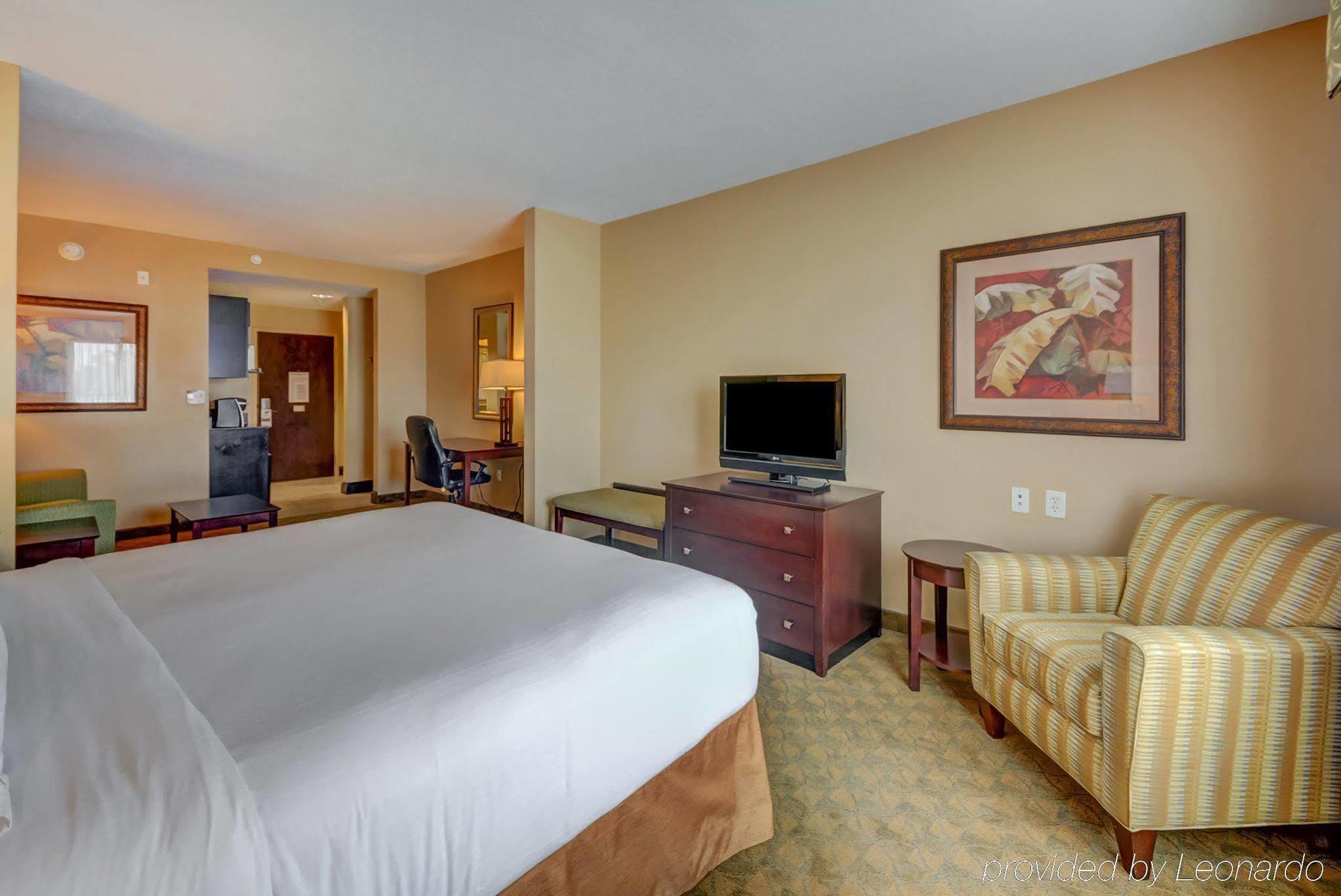 Holiday Inn Express Hotel & Suites Tampa-Usf-Busch Gardens By Ihg Ngoại thất bức ảnh