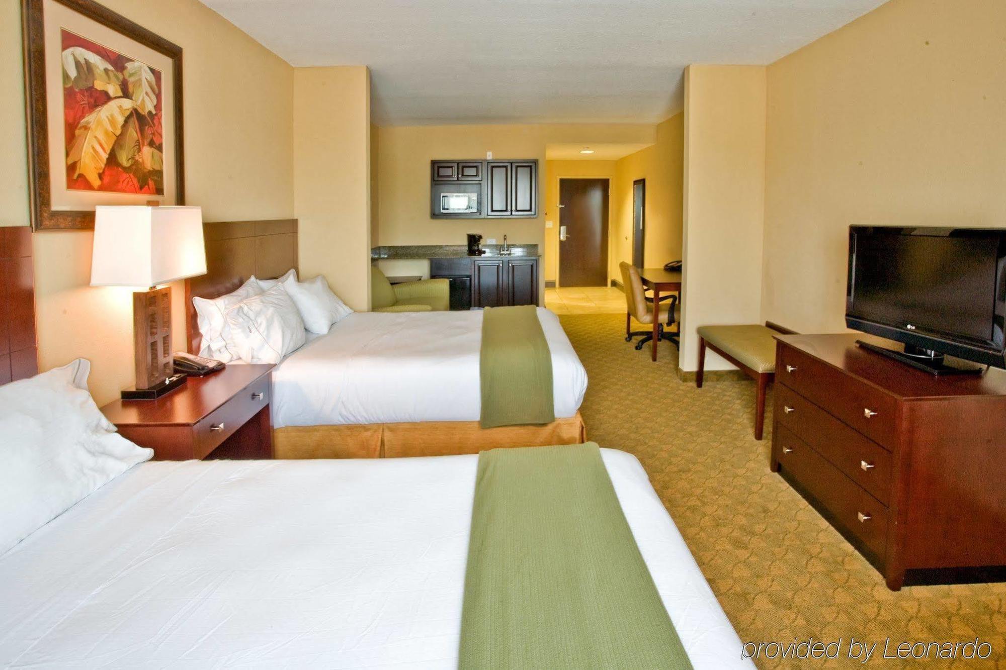 Holiday Inn Express Hotel & Suites Tampa-Usf-Busch Gardens By Ihg Ngoại thất bức ảnh